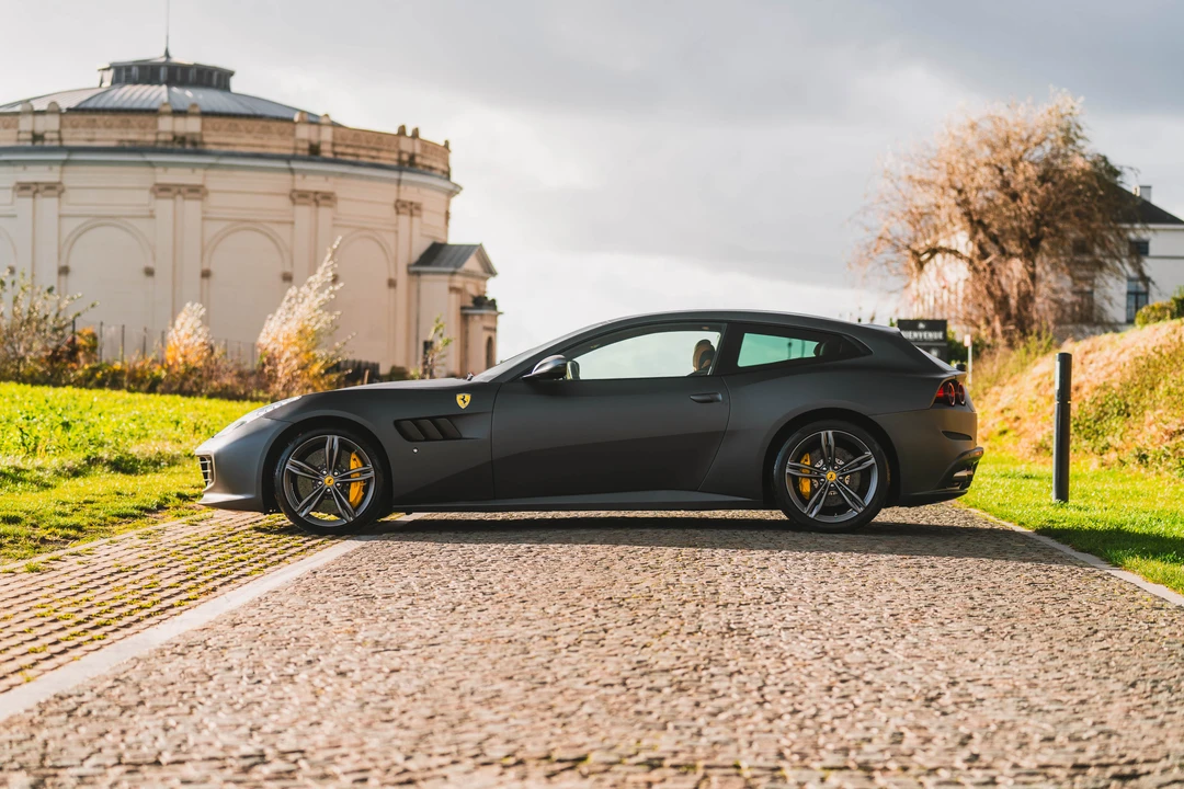 2016 Ferrari GTC4Lusso - Image 14 of 31