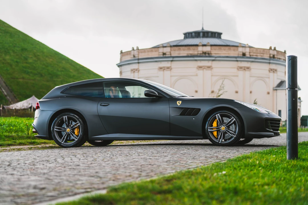 2016 Ferrari GTC4Lusso - Image 10 of 31