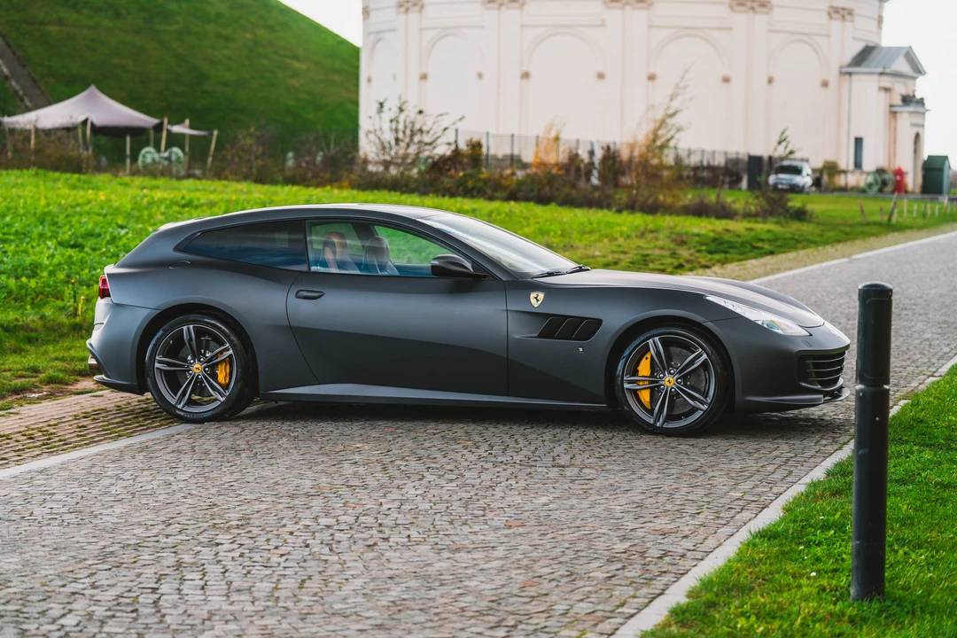 2016 Ferrari GTC4Lusso - Image 18 of 31