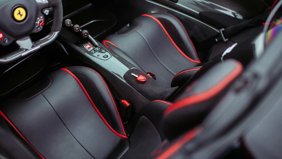 2016 Ferrari LaFerrari Aperta - Image 12 of 28