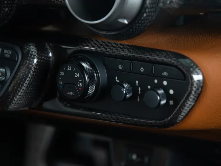 2016 Ferrari LaFerrari - Image 24 of 31
