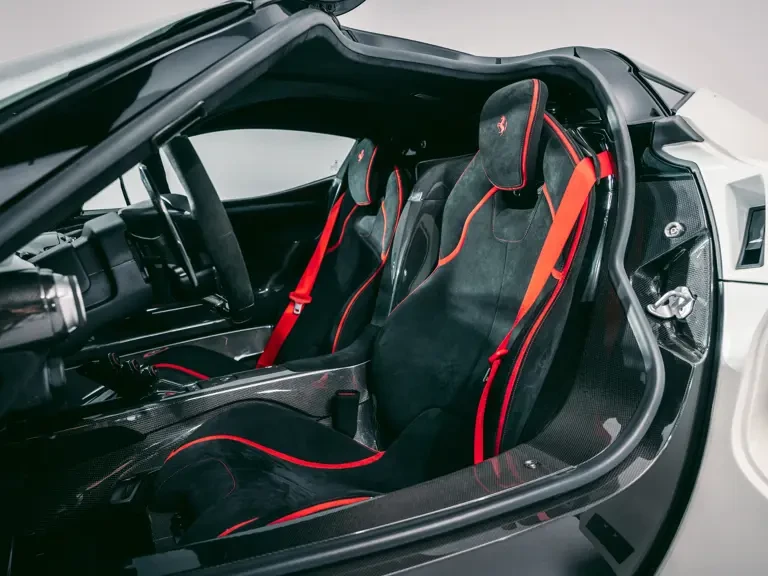 2016 Ferrari LaFerrari - Image 13 of 31
