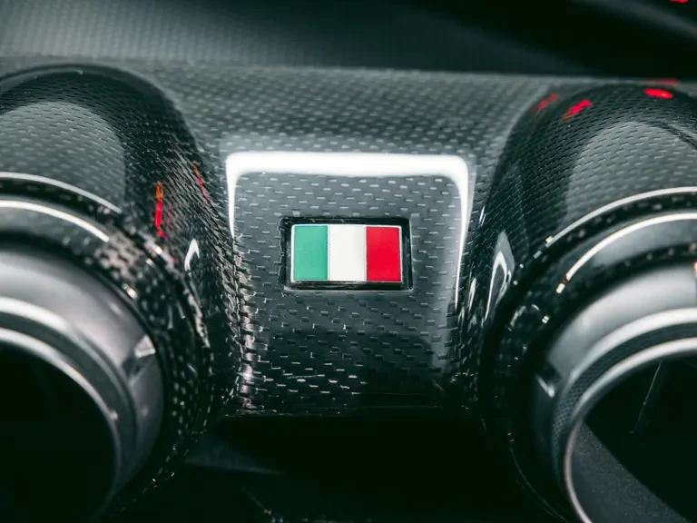 2016 Ferrari LaFerrari - Image 21 of 31