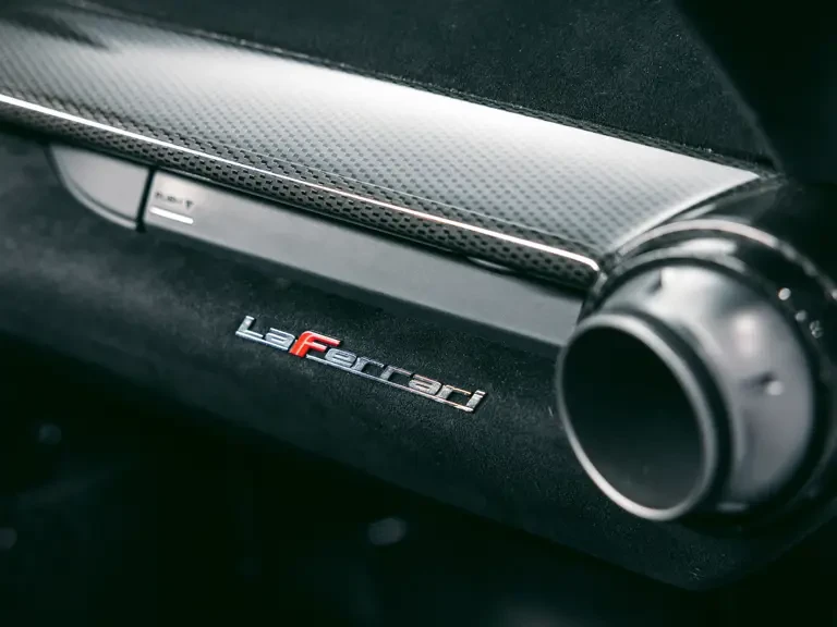 2016 Ferrari LaFerrari - Image 15 of 31