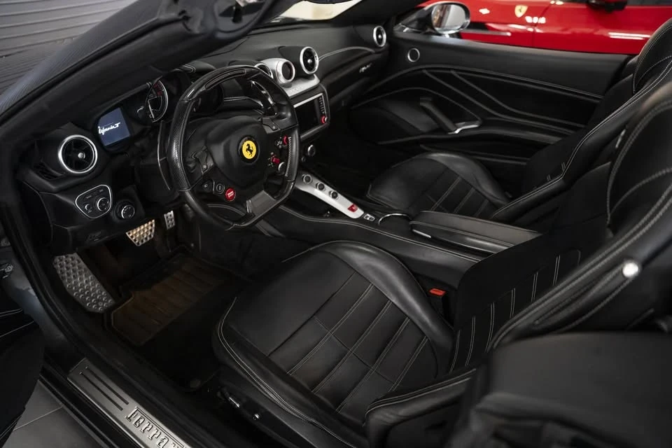 2016 Ferrari California T - Image 13 of 20