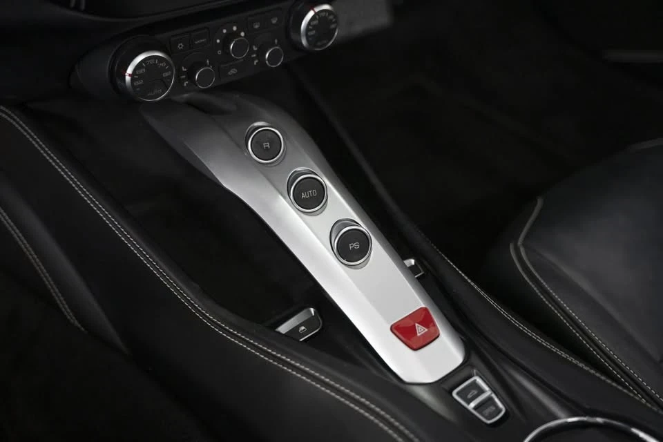 2016 Ferrari California T - Image 14 of 20