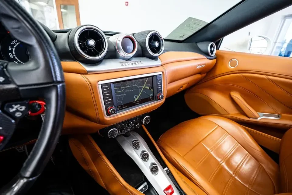 2016 Ferrari California T - Image 11 of 13