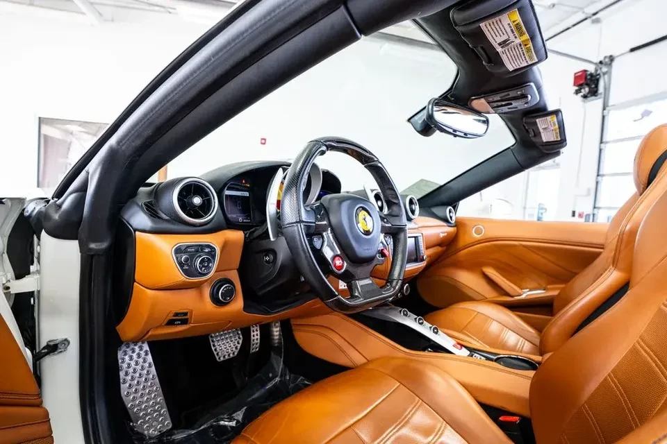 2016 Ferrari California T - Image 13 of 13