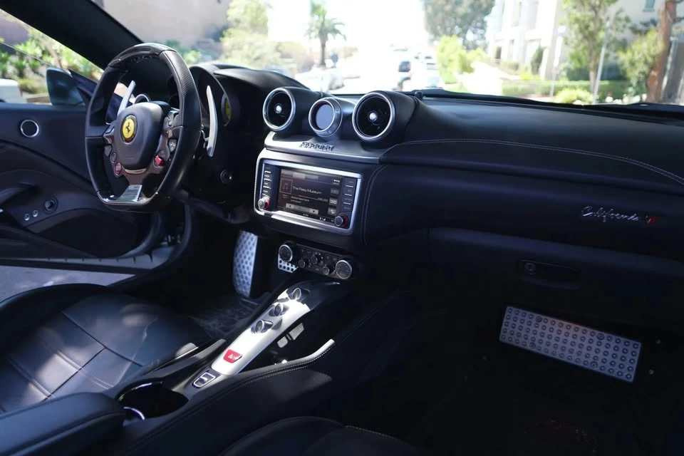 2016 Ferrari California T - Image 9 of 14