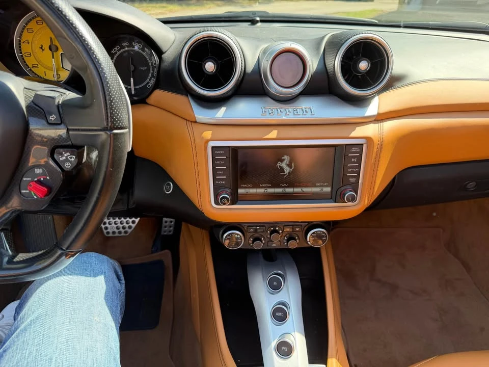 2016 Ferrari California T - Image 12 of 20