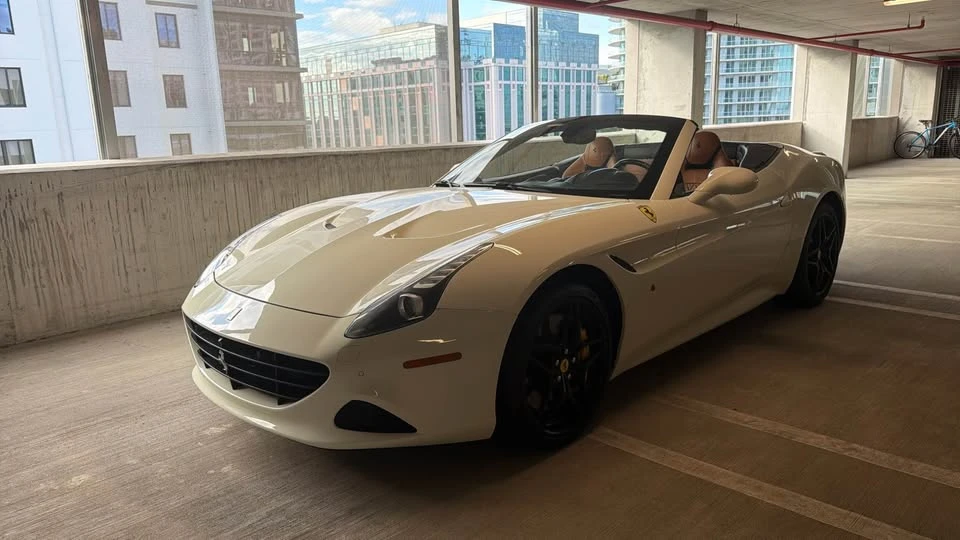 2016 Ferrari California T - Image 9 of 11
