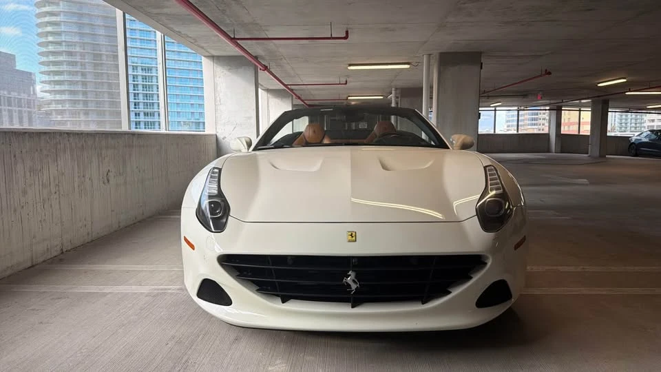 2016 Ferrari California T - Image 10 of 11