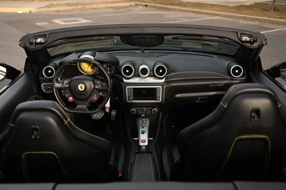 2016 Ferrari California T - Image 17 of 20