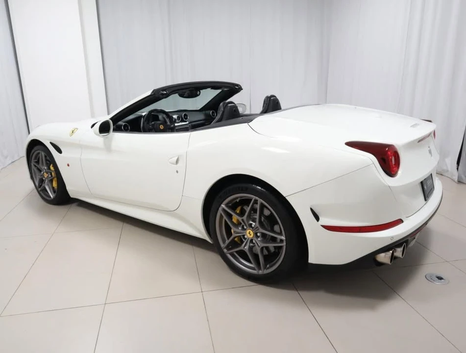 2016 Ferrari California T - Image 13 of 18