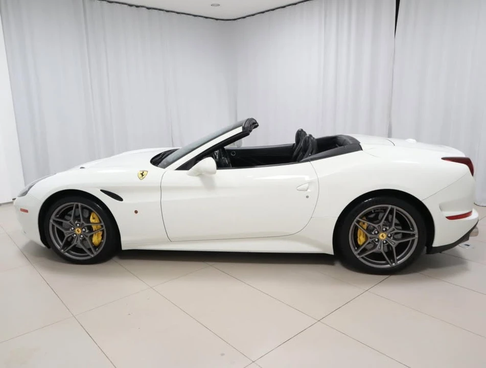 2016 Ferrari California T - Image 14 of 18
