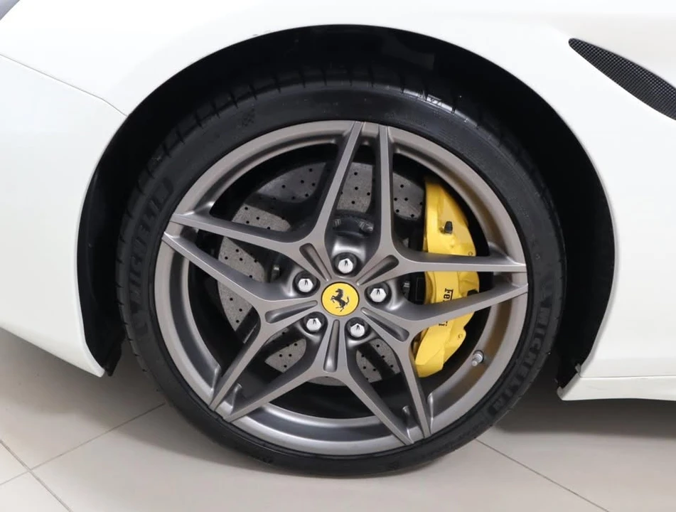 2016 Ferrari California T - Image 18 of 18