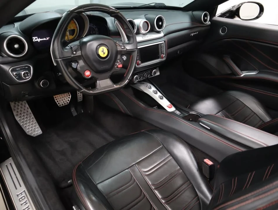 2016 Ferrari California T - Image 18 of 19