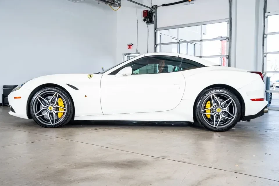 2016 Ferrari California T - Image 9 of 18