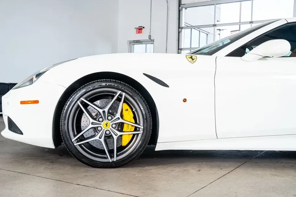 2016 Ferrari California T - Image 10 of 18