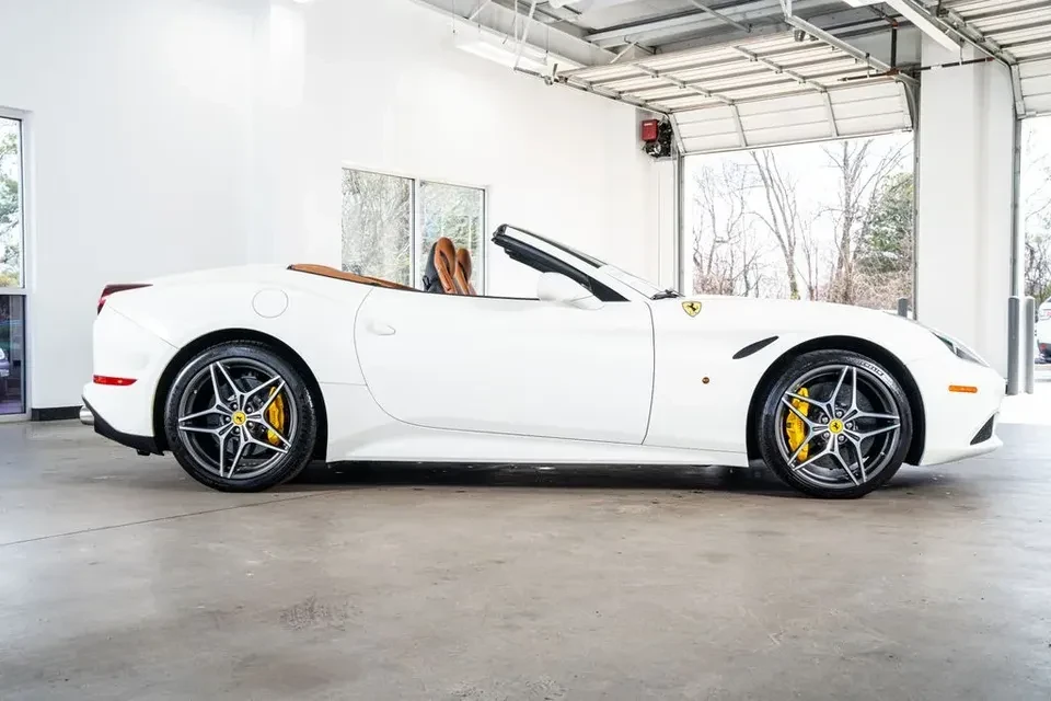 2016 Ferrari California T - Image 4 of 18