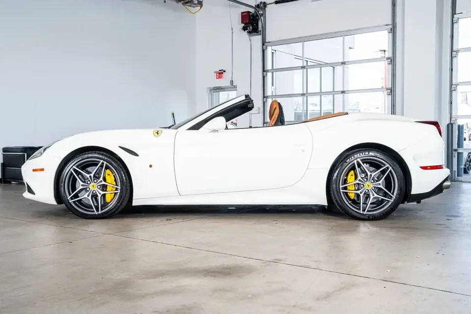 2016 Ferrari California T - Image 2 of 18