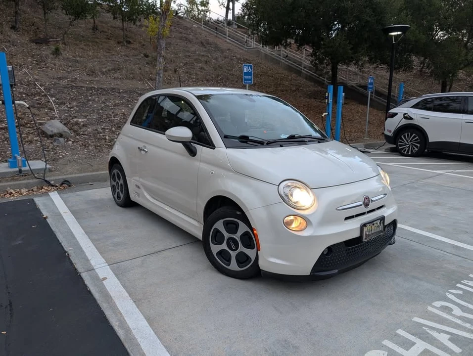 2016 Fiat 500e - Image 2 of 6