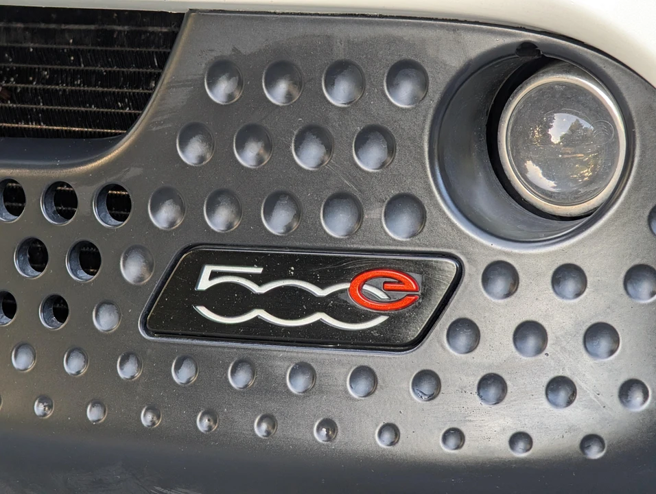 2016 Fiat 500e - Image 25 of 31
