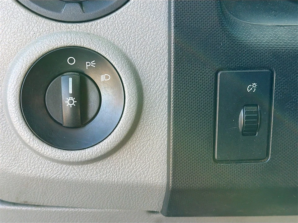 2016 Ford Econoline Van - Image 11 of 12