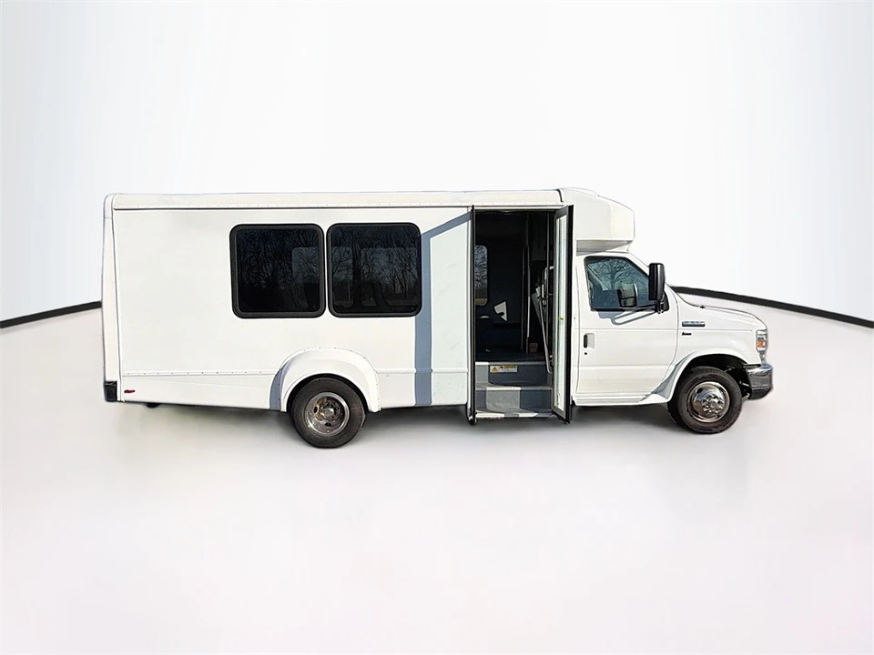 2016 Ford Econoline Van - Image 8 of 12