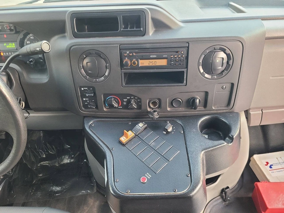 2016 Ford Econoline Van - Image 18 of 21