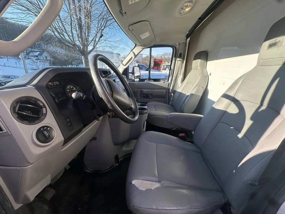 2016 Ford Econoline Van - Image 15 of 18