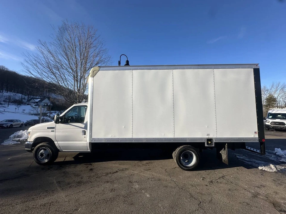 2016 Ford Econoline Van - Image 9 of 18