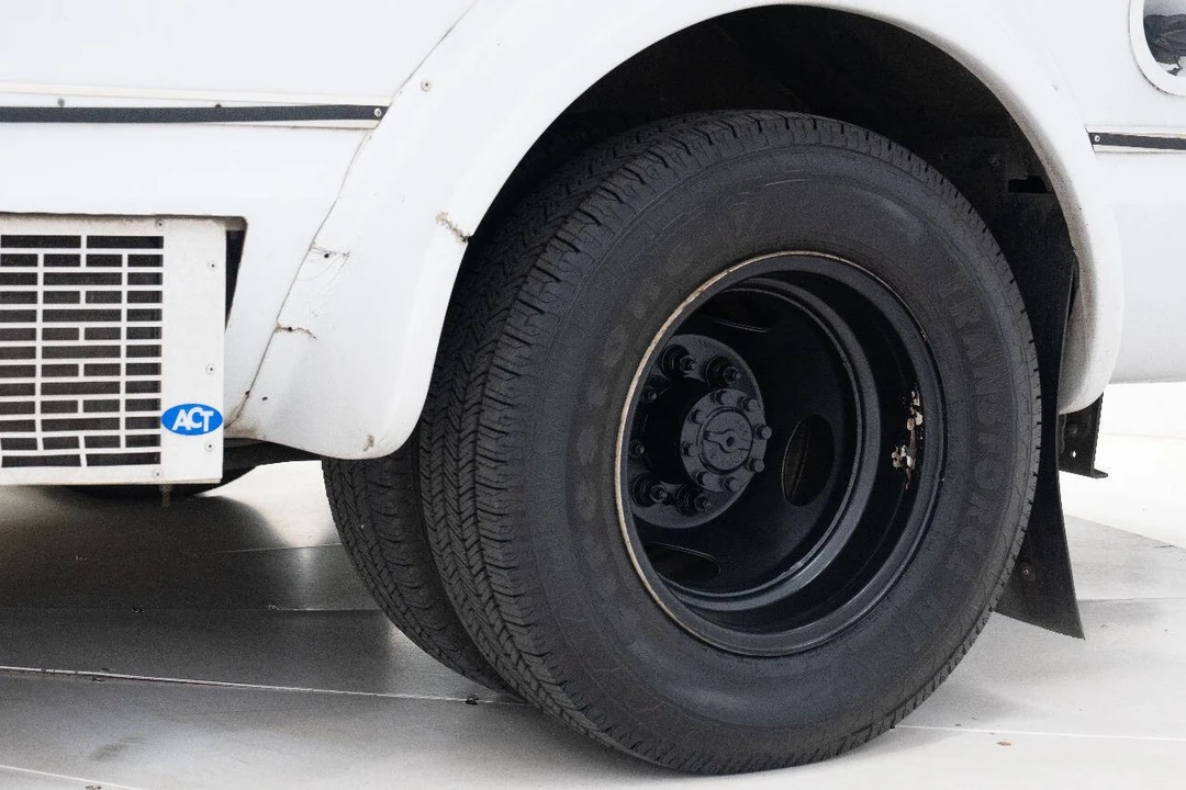 2016 Ford Econoline Van - Image 15 of 31