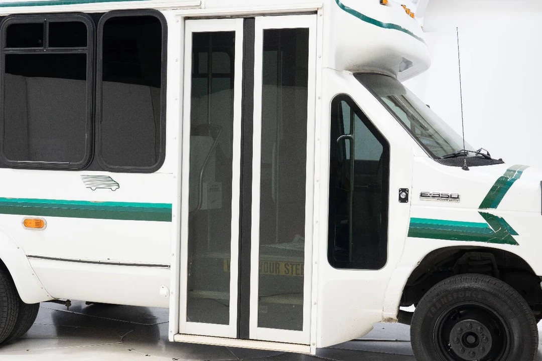 2016 Ford Econoline Van - Image 9 of 31
