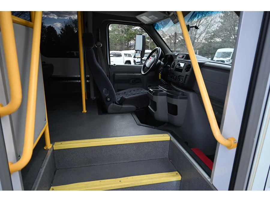 2016 Ford Econoline Van - Image 16 of 31