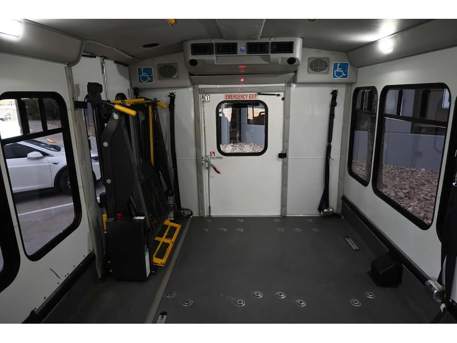 2016 Ford Econoline Van - Image 19 of 31