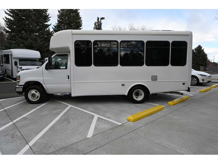 2016 Ford Econoline Van - Image 9 of 31