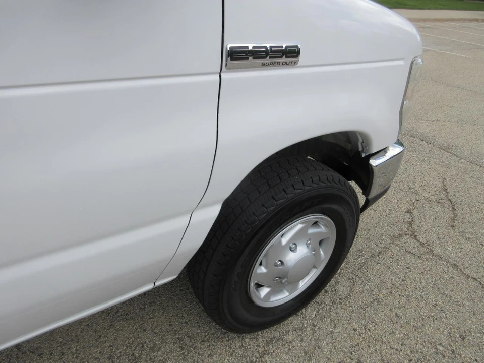 2016 Ford Econoline Van - Image 18 of 31