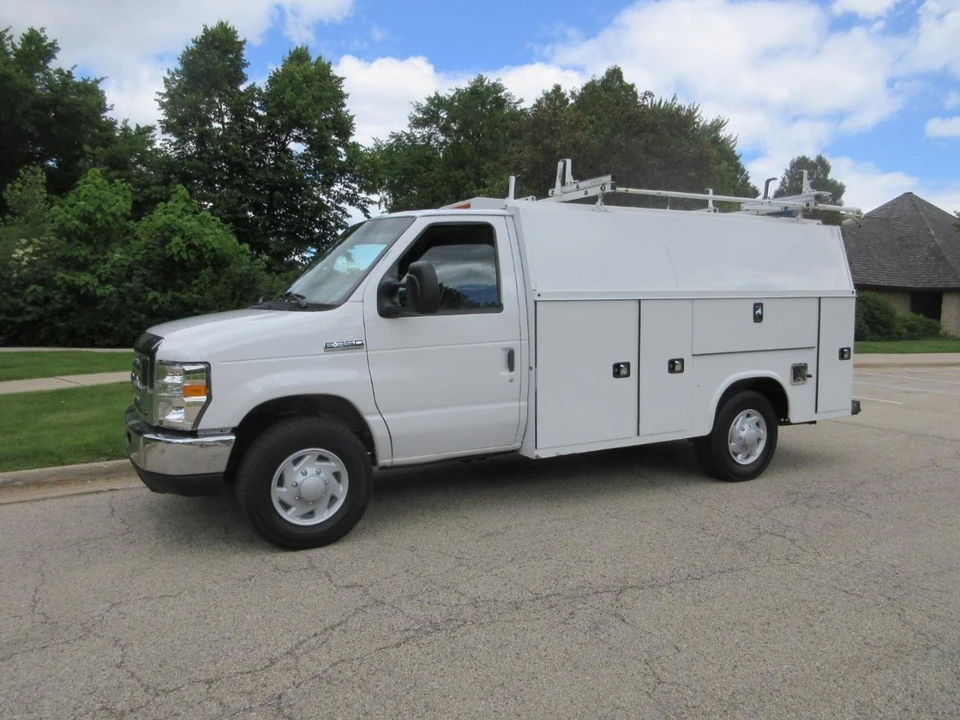 2016 Ford Econoline Van - Image 2 of 31