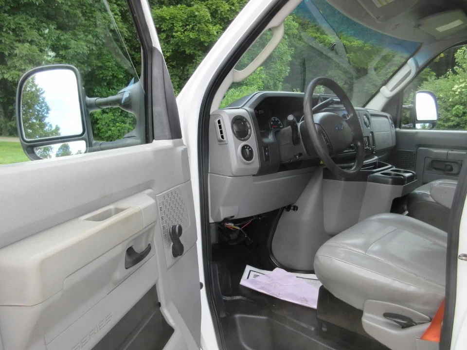 2016 Ford Econoline Van - Image 30 of 31