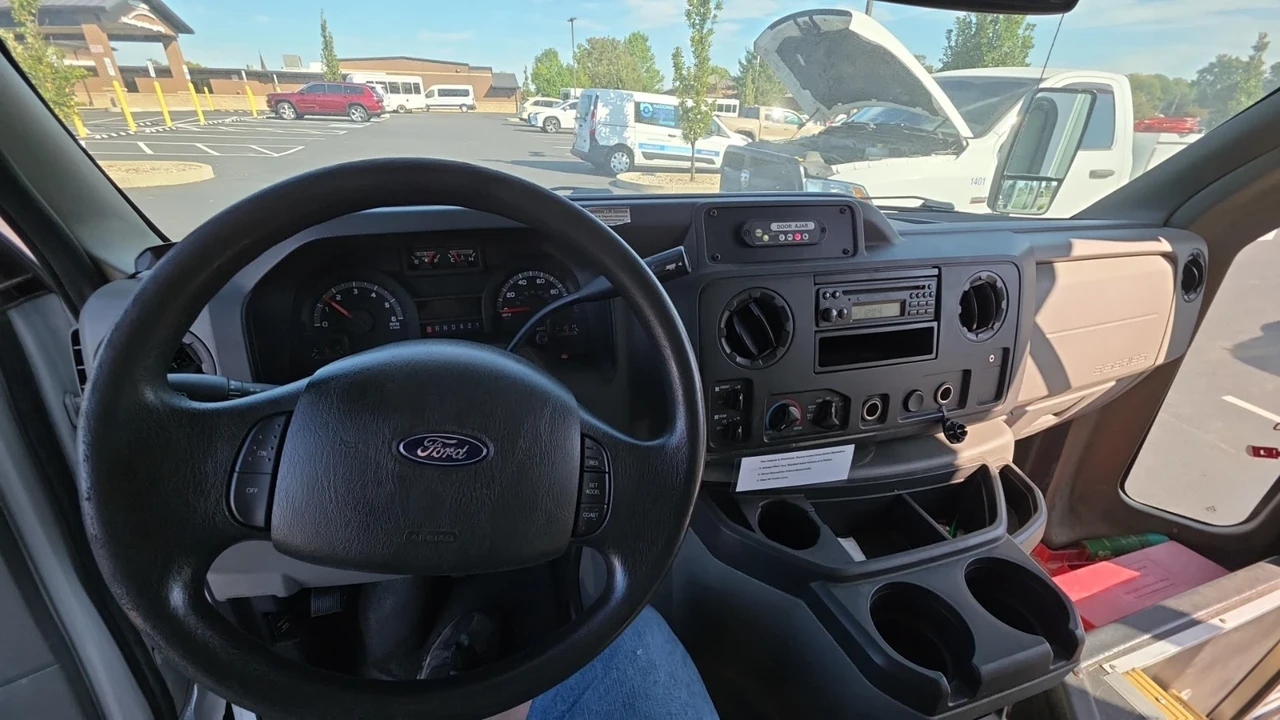 2016 Ford Econoline Van - Image 7 of 8