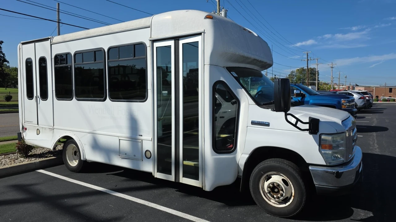 2016 Ford Econoline Van - Image 3 of 8