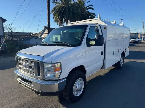 2016 Ford E-350 Super Duty Cutaway Van