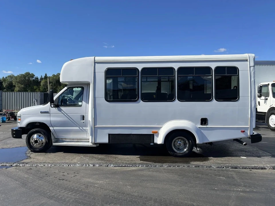 2016 Ford Econoline Van - Image 2 of 12