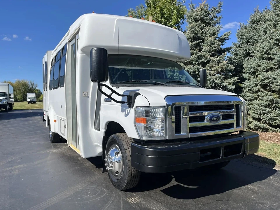 2016 Ford Econoline Van - Image 3 of 12