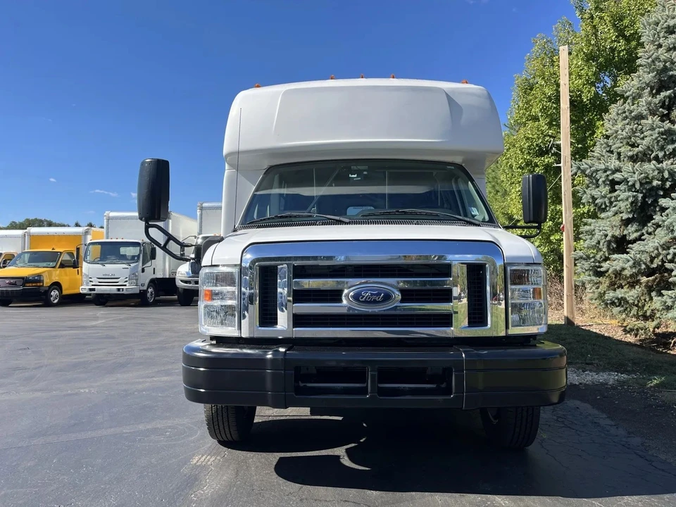 2016 Ford Econoline Van - Image 4 of 12