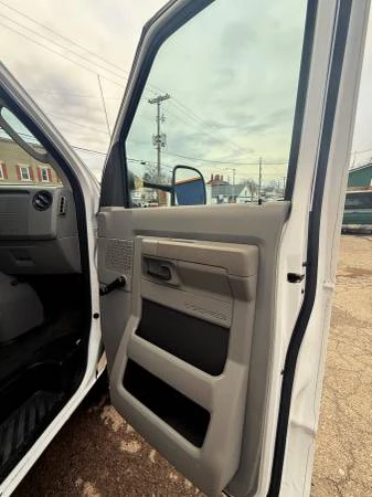 2016 Ford Econoline Van - Image 14 of 15