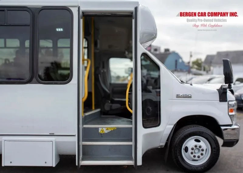 2016 Ford Econoline Van - Image 2 of 12
