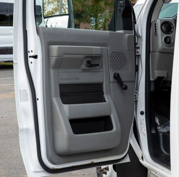 2016 Ford Econoline Van - Image 11 of 12