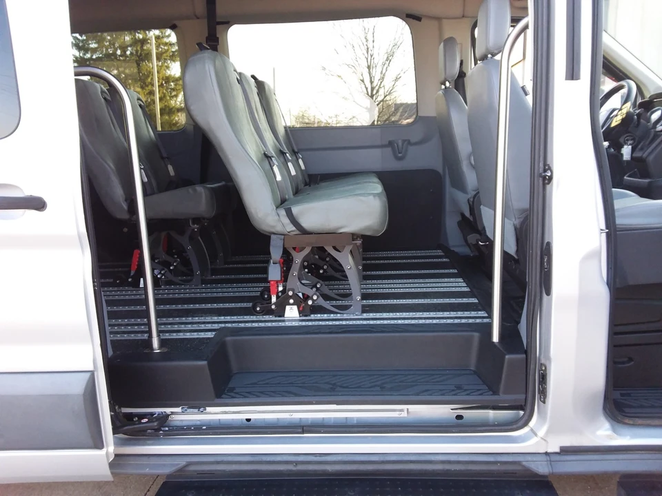 2016 Ford Econoline Van - Image 18 of 21